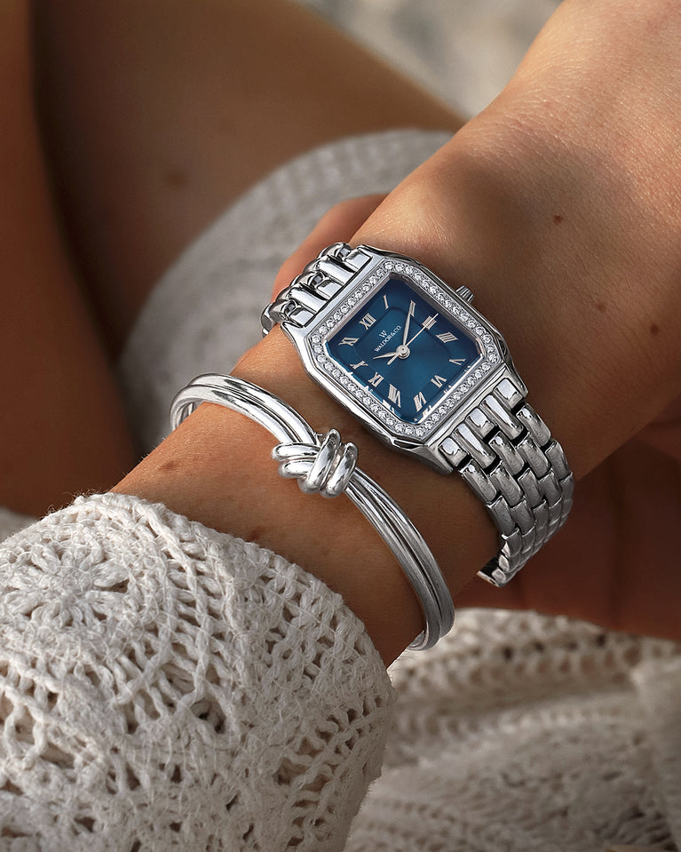 A Bangle Bracelet in polished Silver plated-316L stainless steel from Waldor & Co. The model is Dual Knot Bangle Polished.