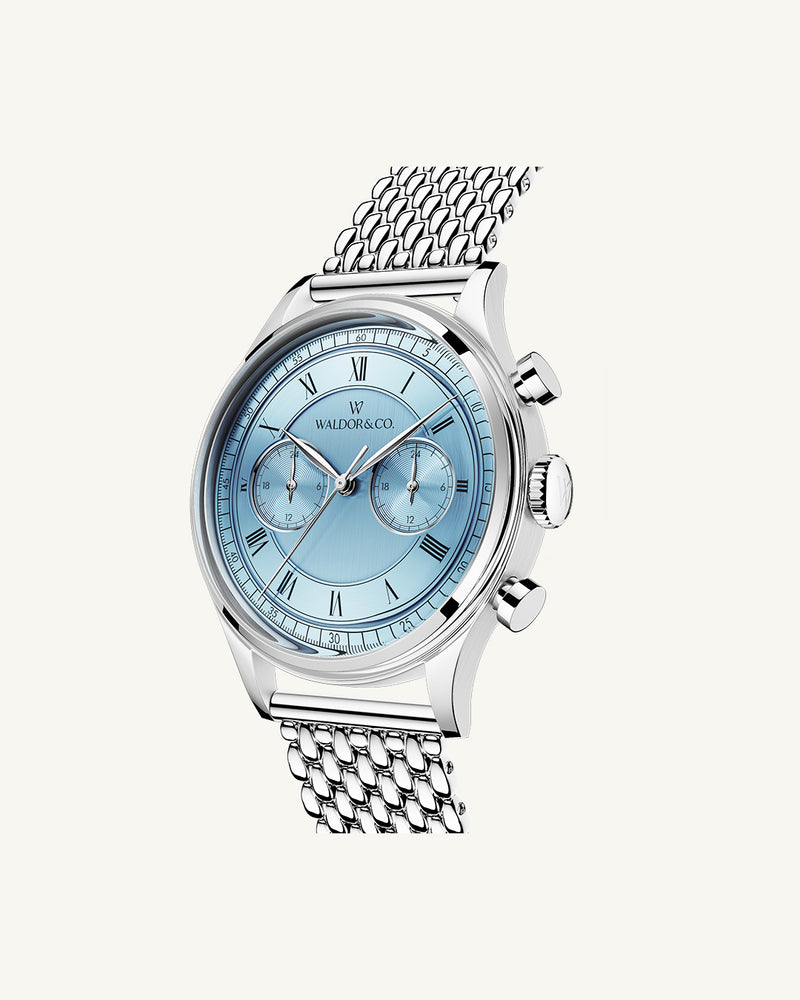 A round mens watch in rhodium-plated silver from Waldor & Co. with light blue sunray dial and a second hand. Seiko movement. The model is Avant 42 Cap Mala 42mm.