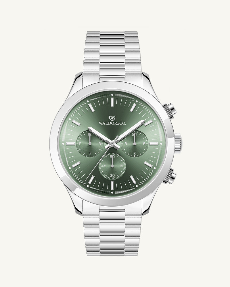 A round mens watch in rhodium-plated silver from Waldor & Co. with green sunray dial and a second hand. Seiko movement. The model is Chrono 44 Como 44mm.