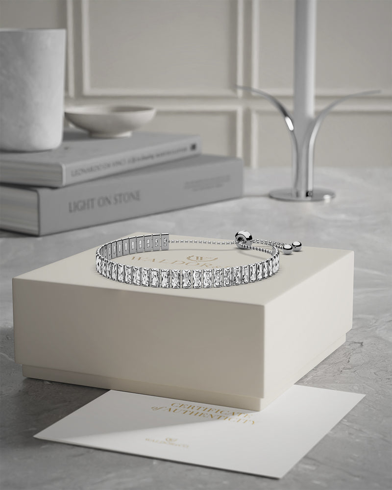 A Chain Bracelet in polished Silver plated-316L stainless steel from Waldor & Co. The model is Talia Diamond Chain Polished.