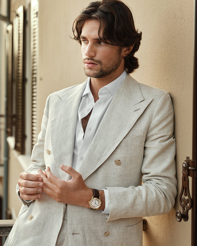  A round watch in gold from Waldor & Co. with white sunray patterned dial. Ronda movement. The model is Original 40 Côte d'Azur 40mm.