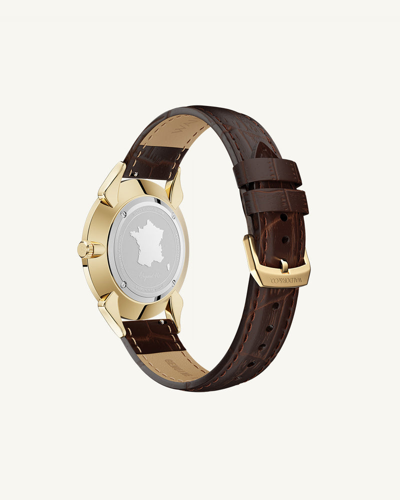 A round watch in gold from Waldor & Co. with white sunray patterned dial. Ronda movement. The model is Original 40 Côte d'Azur 40mm.